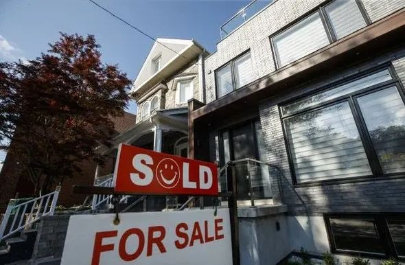 上演"抢房大战"！一栋房子加价$70万遭疯抢！重现去年峰值