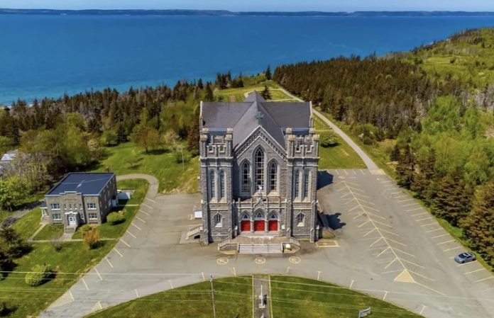 加拿大天主教教堂挂牌 售价25万维修费预计超百万！