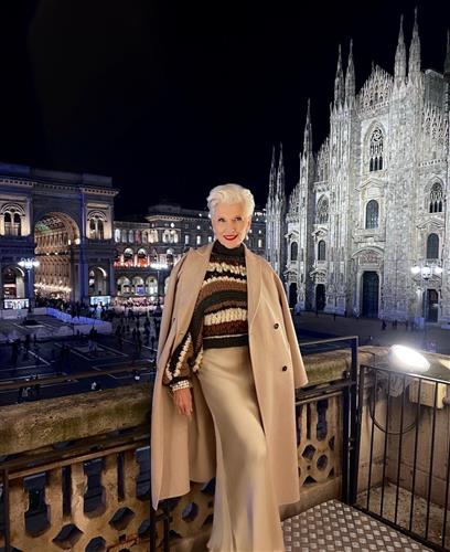 74岁梅耶·马斯克（Maye Musk）一头银发成为她的标志。( Twitter图片)