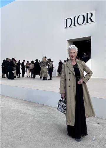 74岁梅耶·马斯克（Maye Musk）不时出席品牌活动。(Twittter图片)