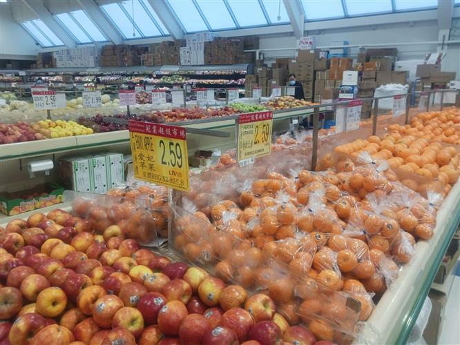 加息效应显现！加拿大人缩减餐饮购物开支 其他地方花钱不手软