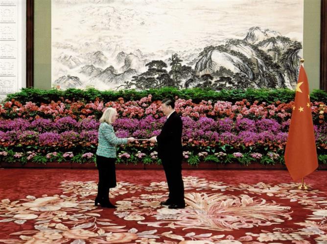 加拿大驻华大使梅倩琳向习近平主席递交国书