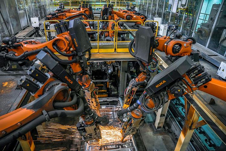 国常会部署加快发展先进制造业集群：引导各地发挥比较优势