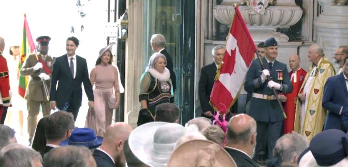 查尔斯举行登基仪式 特鲁多出席加冕庆典