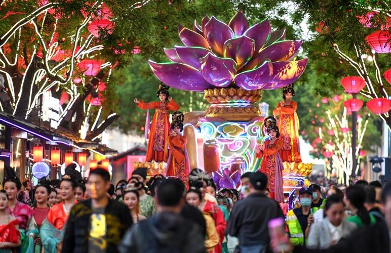 “跨界融合”引爆中国假日消费市场