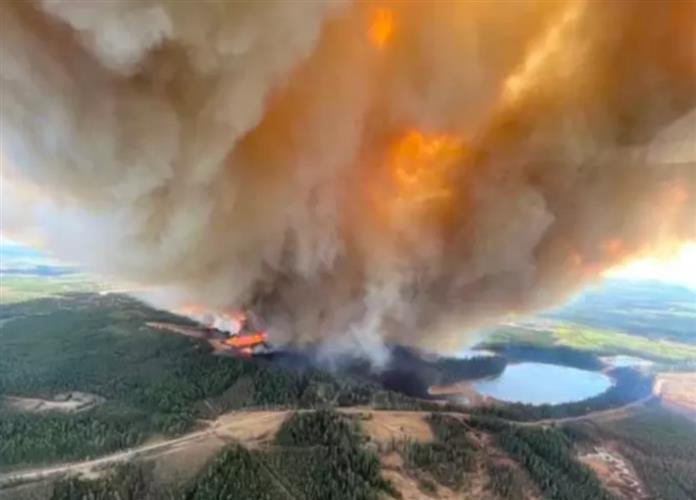 BC全省紧急状态！邻省110场山火36场失控！超2.5万民众紧急撤