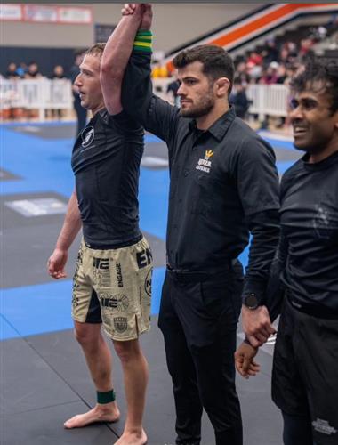 技惊四座│朱克伯格首度参赛巴西柔术 勇夺1金1银佳绩