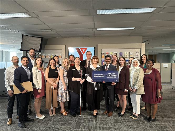 联邦政府续延拨款加强新移民安置服务