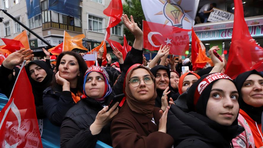 埃尔多安支持者选举前夕在伊斯坦堡集会造势。 路透社