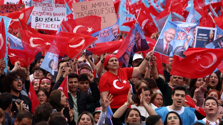 克勒奇达尔奥卢支持者在安卡拉集会。 路透社