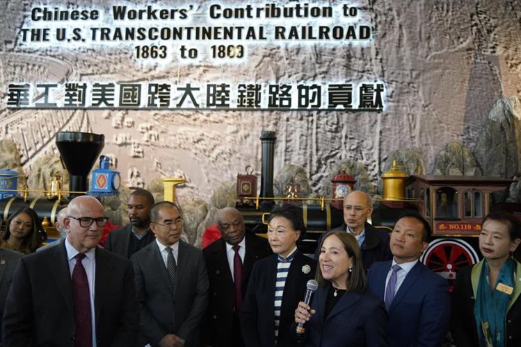 “铁路华工历史中心”在旧金山揭幕