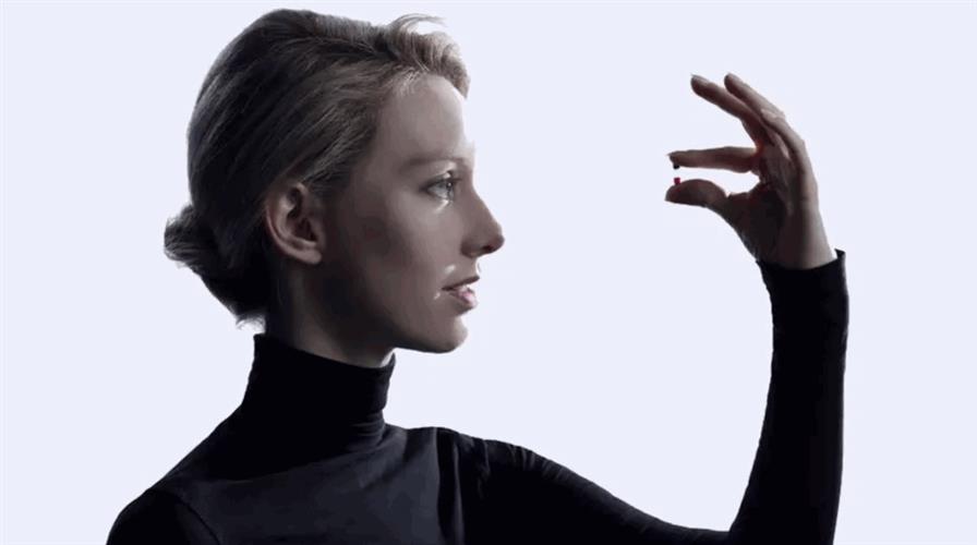 霍姆斯（Elizabeth Holmes）声称深信“滴血验百病”是确实可行。 Theranos