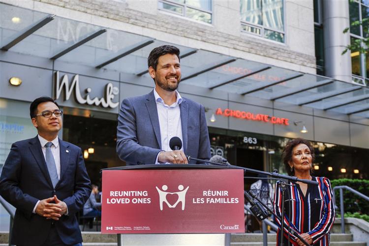 加拿大出台新的移民措施，方便家人团聚并应对劳动力短缺