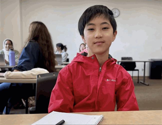 洪昊康表示，他返学院的初期也心情紧张，但很快就喜爱上大学生活。Instagram