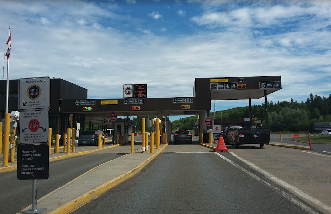 加美边境司机携爆炸物冲关！警方开枪！