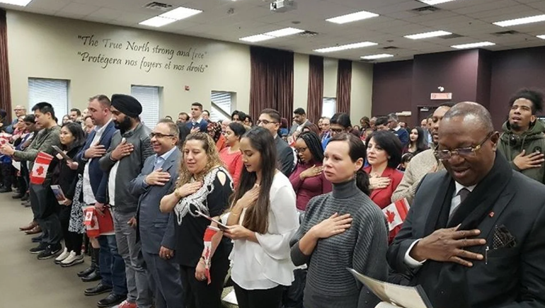 加拿大"一键入籍"新政最早本月生效！网友：像网购内裤一样草率