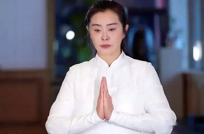 56岁王祖贤“修行照”曝光 驻院修行跟随方丈