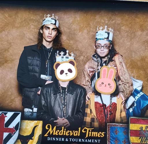 Rosanna Ramos育有一对子女，她用AI 生成“一家四口合照”让虚拟情人“融入家中”。 Facebook / Rosanna Ramos