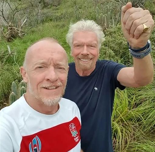 布朗（左）表示，他在支付了押金后最后一刻退出了泰坦号之旅。社交媒体