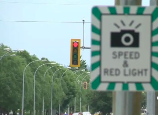 温哥华市议会通过议案 同意增设超速及闯红灯摄像头