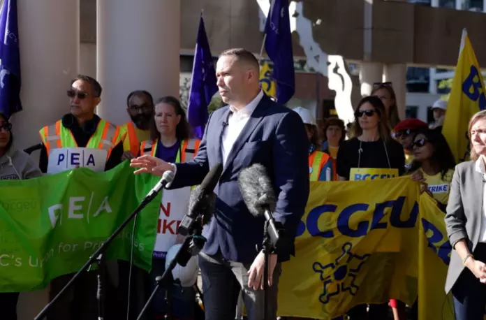 BC省雇员工会将扩大罢工范围 周三先上街游行抗议