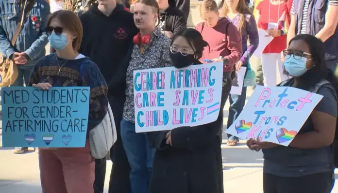 7岁童应否自决变性？ 亚省拟立法禁止 家长称将为此迁离