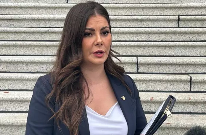 再有省议员因不满罗仕德宣布退出卑诗保守党 更称曾遭粗口辱骂