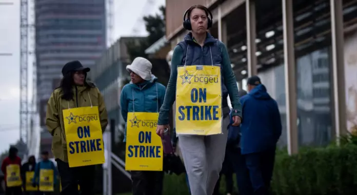 卑诗公仆罢工再次升级 林木厅山火消防员拉纠察线