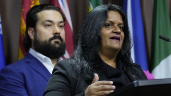 数千名联邦政府雇员收到裁员通知：最终会有多少人被裁？