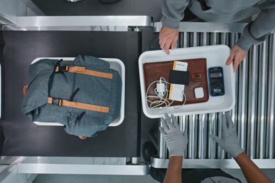 美边境搜查电子设备数量激增，专家警告：用临时手机躲检查更麻烦