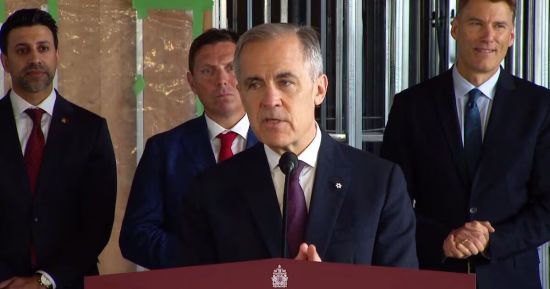 汽油价格接近2元民众叫苦！如何解困？卡尼：我正在想办法 