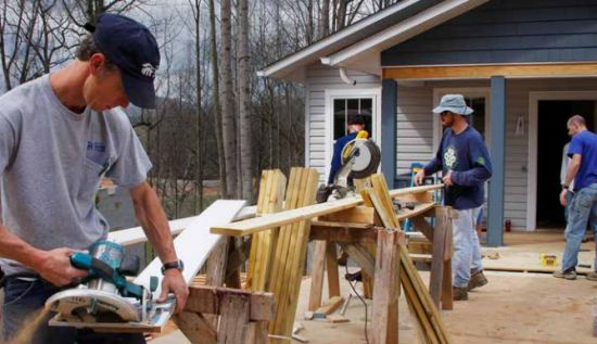 扩大服务帮助民众克服就业障碍 BC省增16个社区推出就业服务