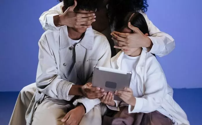 加拿大拟随澳洲禁儿童用社交媒体 这省宣布将率先立法