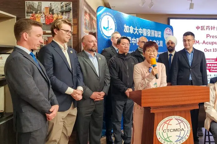 BC省选：保守党撑中医专业监管制度 批NDP未兑现保障病人安全承诺
