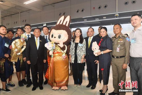 Labubu还能火多久？我们问了问这次拍出天价的策展人