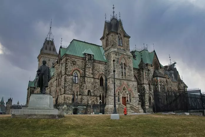 联邦预算案拟增拨培训资金　推支援护理员税务抵免