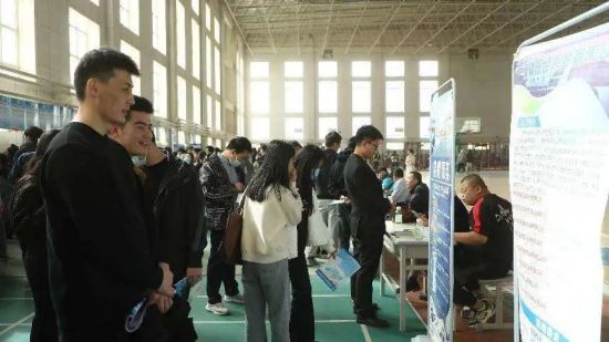 中国新疆向高校毕业生提供精准化就业服务