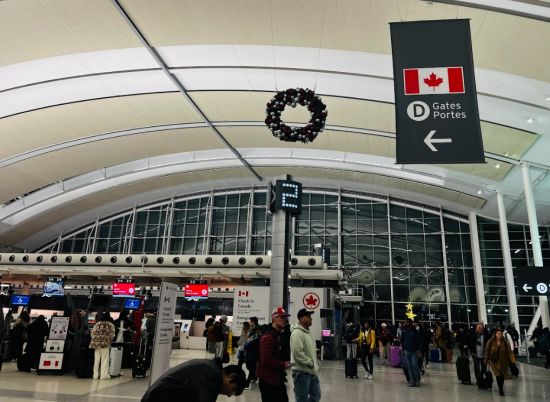 航空公司员工把大批非法移民送上飞往加拿大航班 收受510万元