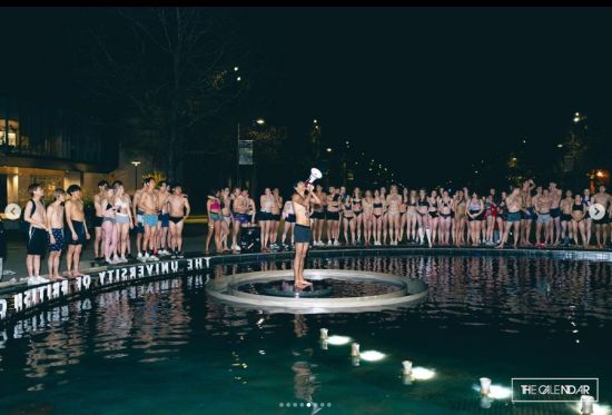 加拿大知名大学数百名学生集体