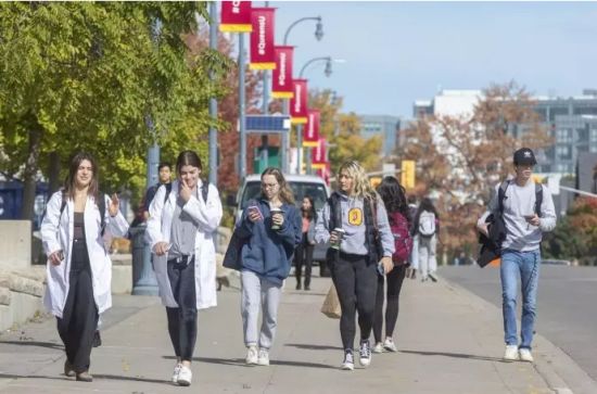 加拿大推迟对毕业工签资格的重大修改 遭取消178专业可延至明年