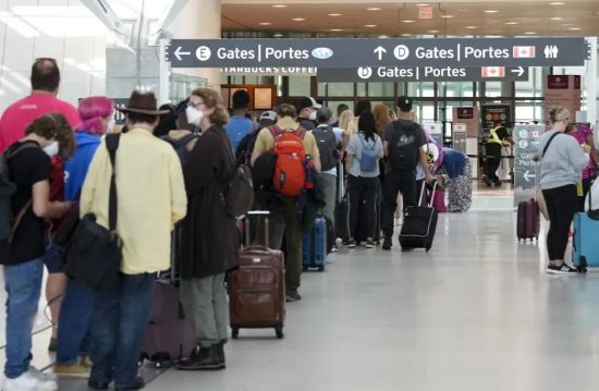 加拿大人口外流创历史新高: 12万人出走, 超半数正值壮年