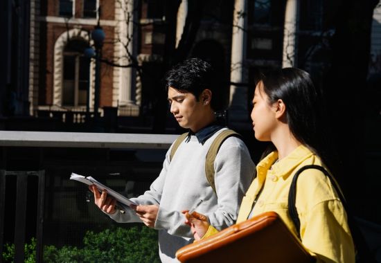 美国人为什么疯狂申请加拿大公民？能为子女省下巨额学费和学贷