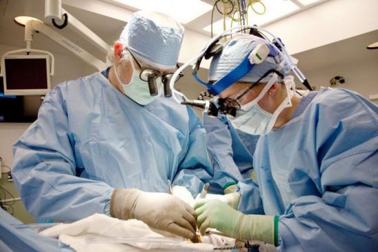 加拿大男子向陌生人捐出一颗肾，只为救肾病末期的老妈....