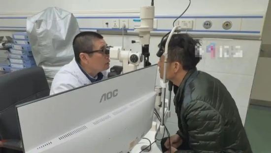 眼痛就医取出2.5cm原子笔头 深圳男：27年前被同学戳眼