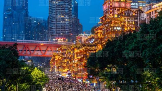 中国迈向超大体量的“消费大国”