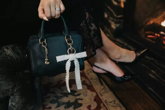 两温哥华妈妈接孩子时闲聊 意外创办了一家爆款的时尚公司