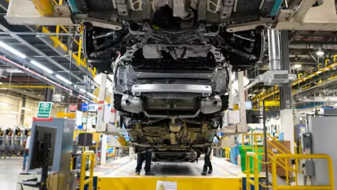 联邦政府惩罚从加拿大撤资两大车企 狂砍免进口关税配额