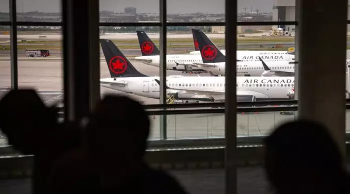 美国市场低迷加上罢工影响 加航获利大缩水