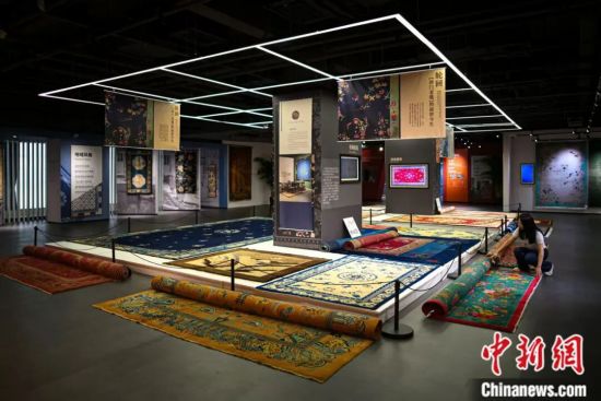 5秒成毯，天津这座小镇何以织出全球生意经