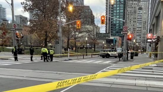 多伦多无家可归男子人行道被撞身亡 SUV司机肇事逃逸！